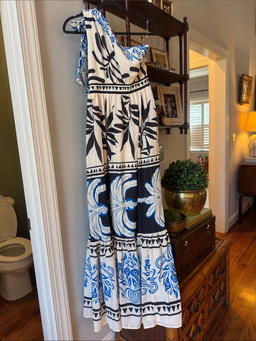 Sleeveless One-Shoulder Floral Maxi Dress in White, Black & Blue